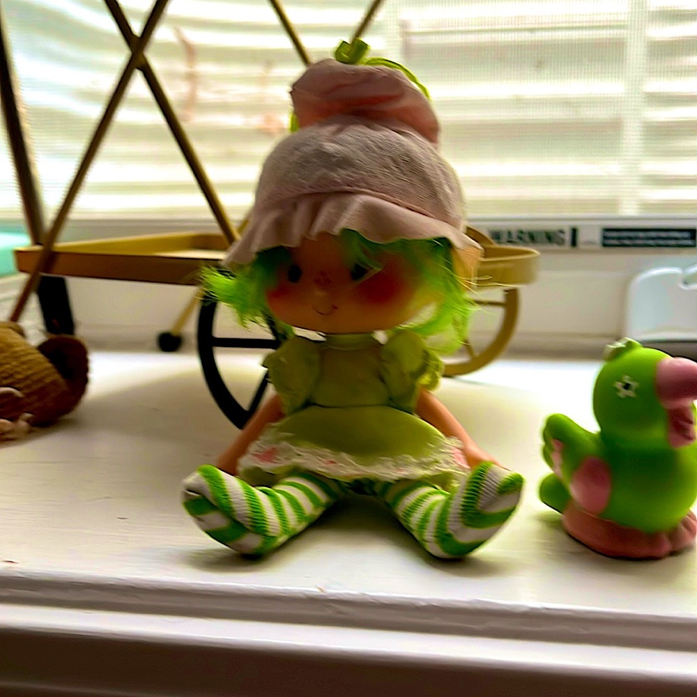 Vintage Lime Chiffon doll with Parfait Parrot Pet